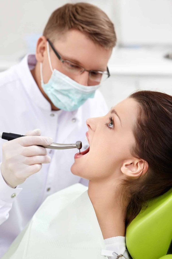 Quelles sont les options de blanchiment dentaire disponibles chez les dentistes du Plateau Mont-Royal ?